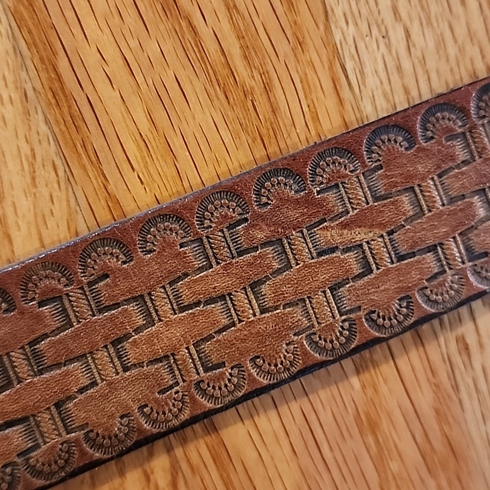 Vintage PinUp Style Tooled Brown Genuine Leather Belt wBrass Buckle SZ Med 1970s